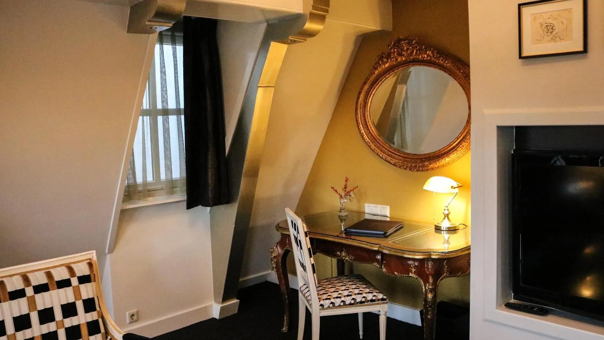 Ambassade Hotel Amsterdam 4*,